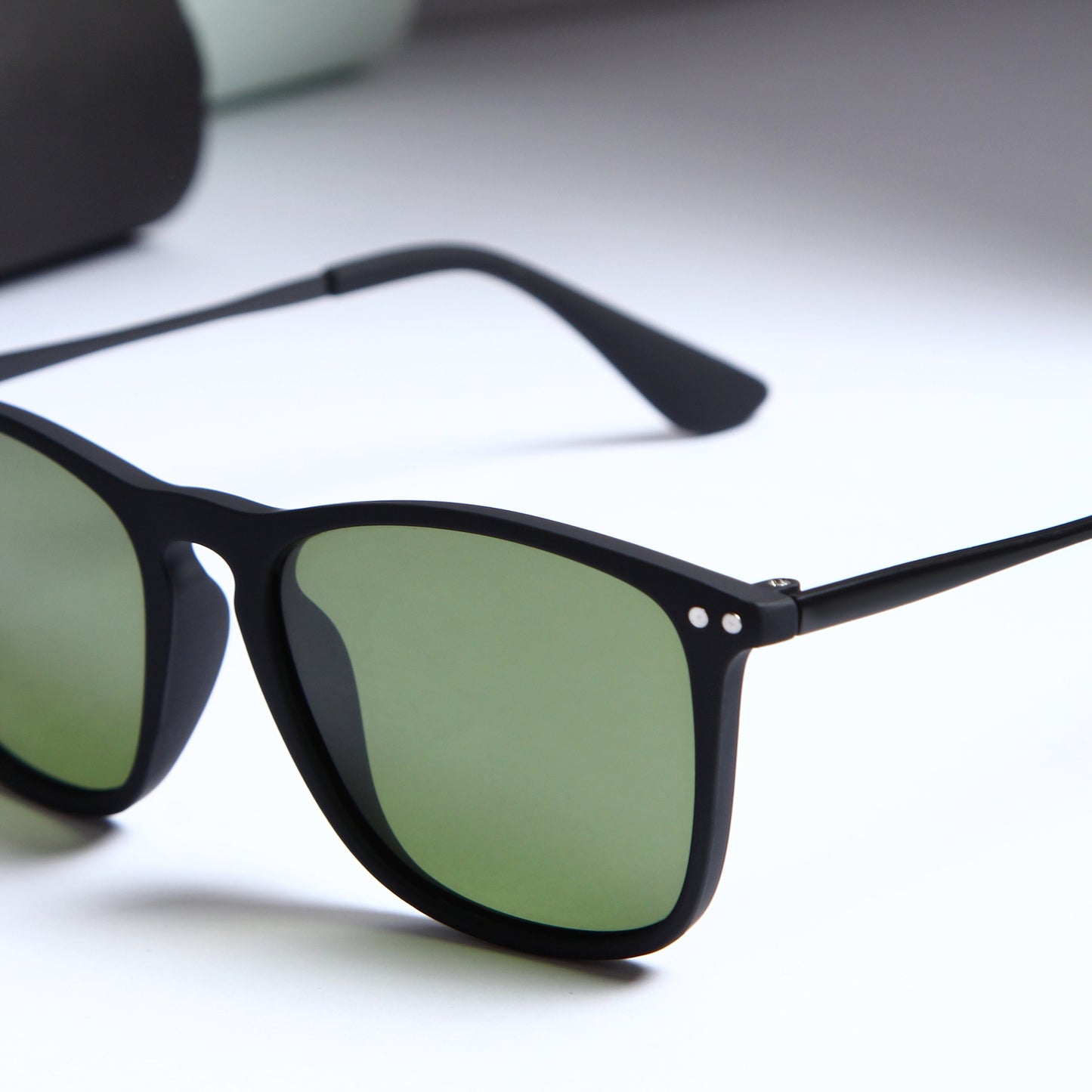 Sparloo Black And Green Unisex Sunglasses