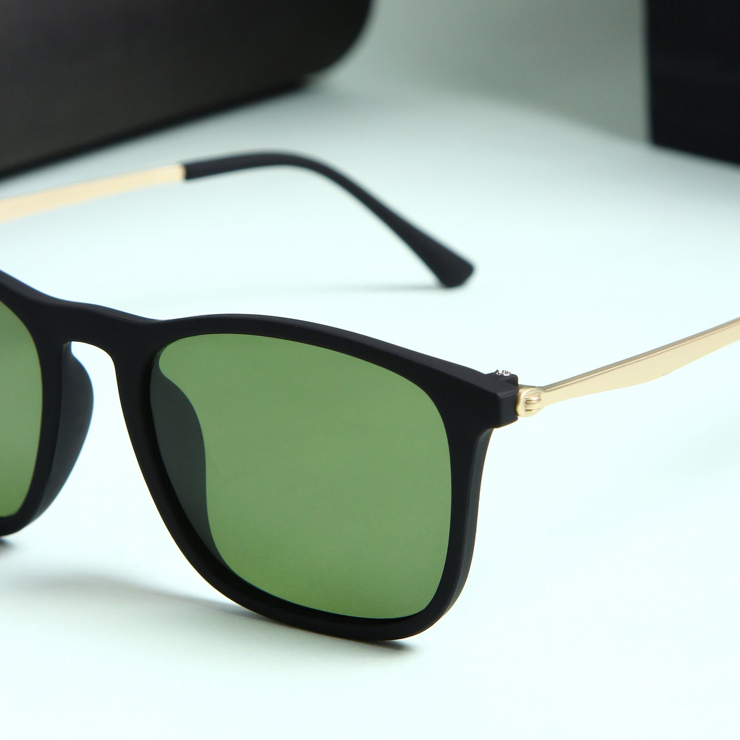 Sparloo Gold And Green Unisex Sunglasses
