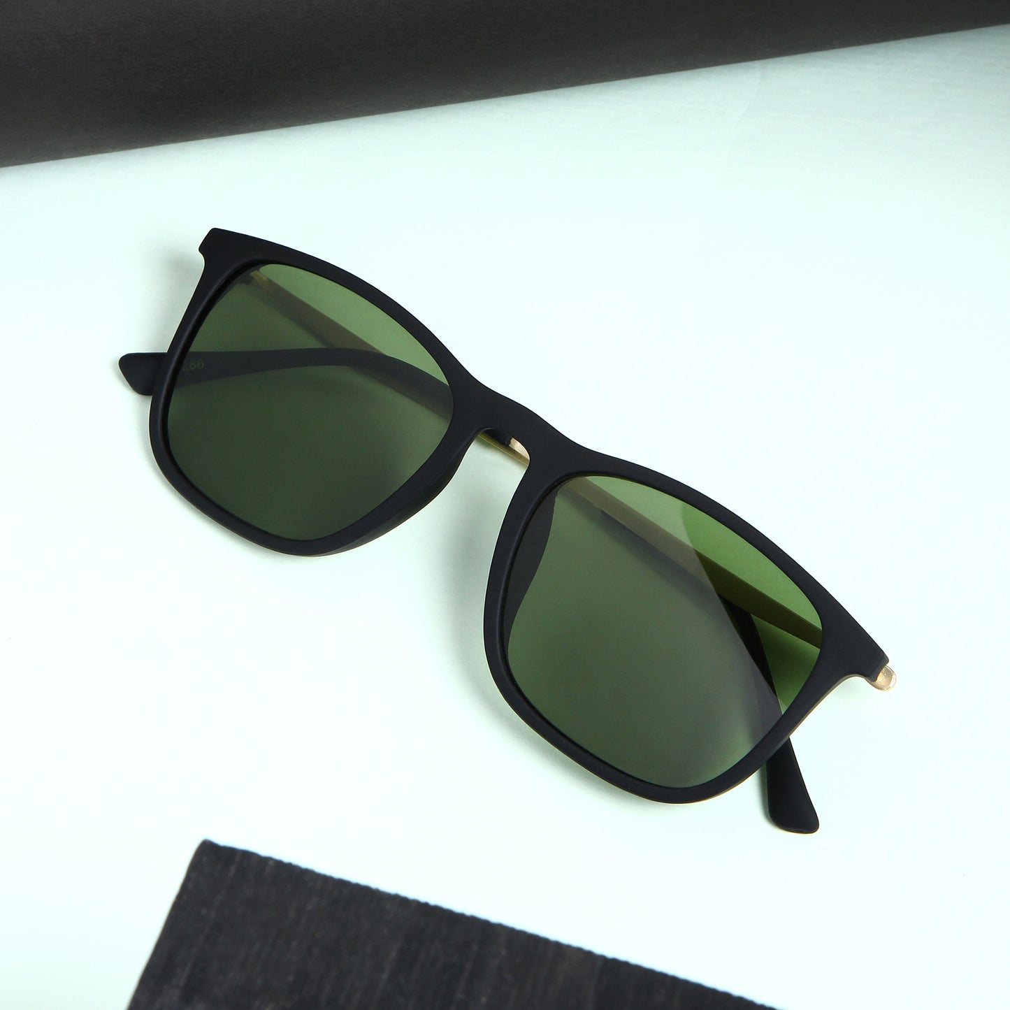 Sparloo Gold And Green Unisex Sunglasses